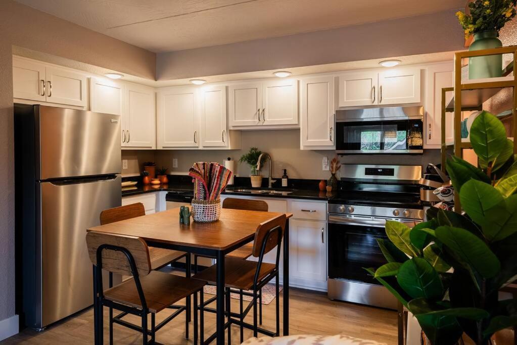 Pet Friendly Boho Condo With Pool--Fitness Center--Next To The Branson Landing--Close To Convention Center And Kanakuk Exteriör bild